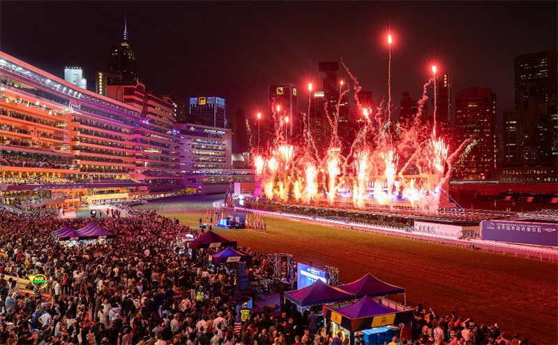 煙火匯演為開幕儀式增添熱鬧氣氛。香港賽馬會供圖